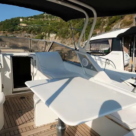 Cetara Charter Botel *
